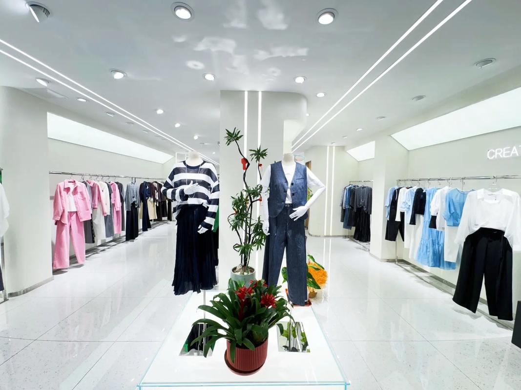 新品来袭 颜值与实力并存的服装与饰品陈列展示